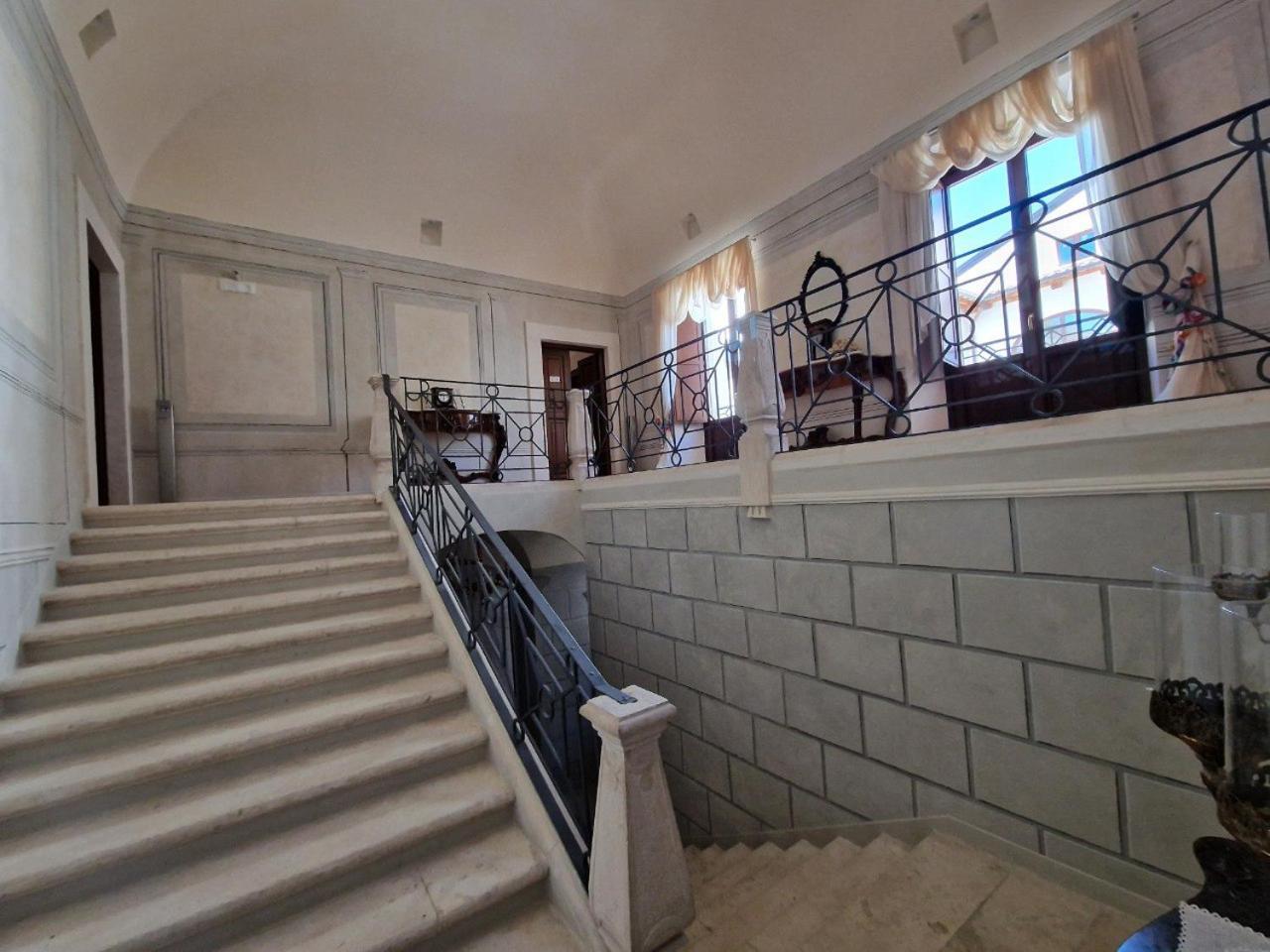 Palazzo Palitti Bed & Breakfast Roio Екстериор снимка